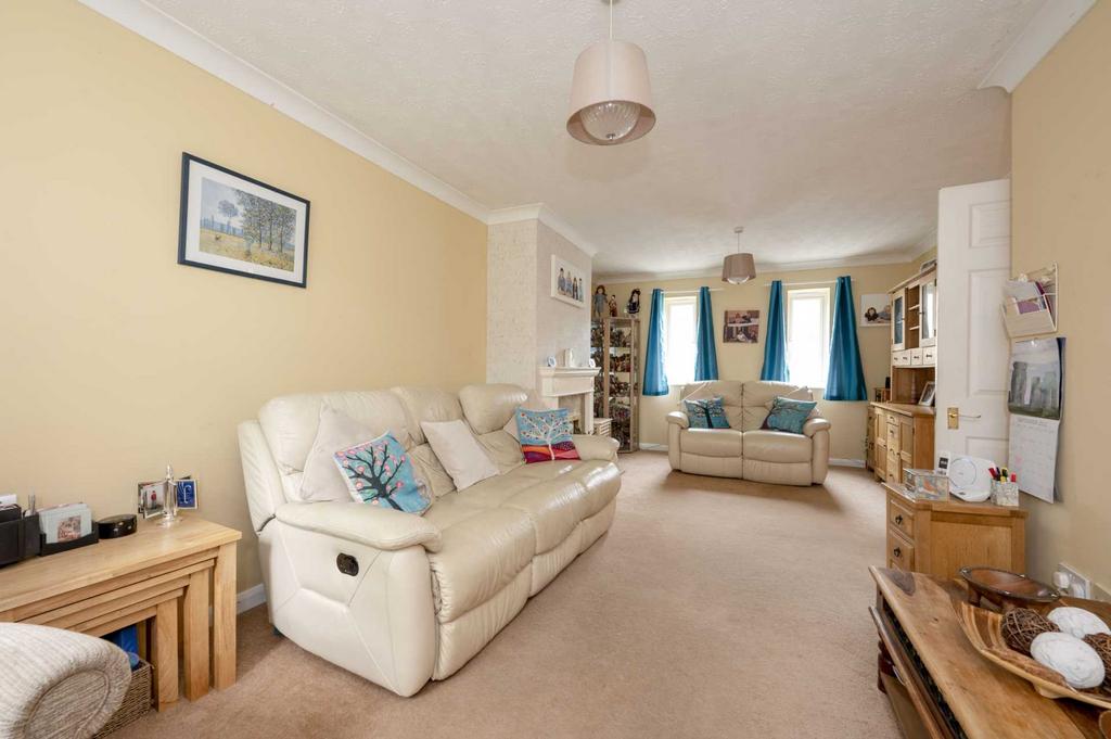 Rowell Way, Chipping Norton 4 bed detached house £450,000