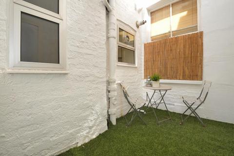 1 bedroom apartment to rent, Clanricarde Gardens,  Notting Hill,  W2