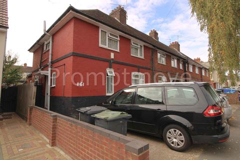 3 bedroom semi-detached house for sale - Selbourne Road Luton LU4 8LU