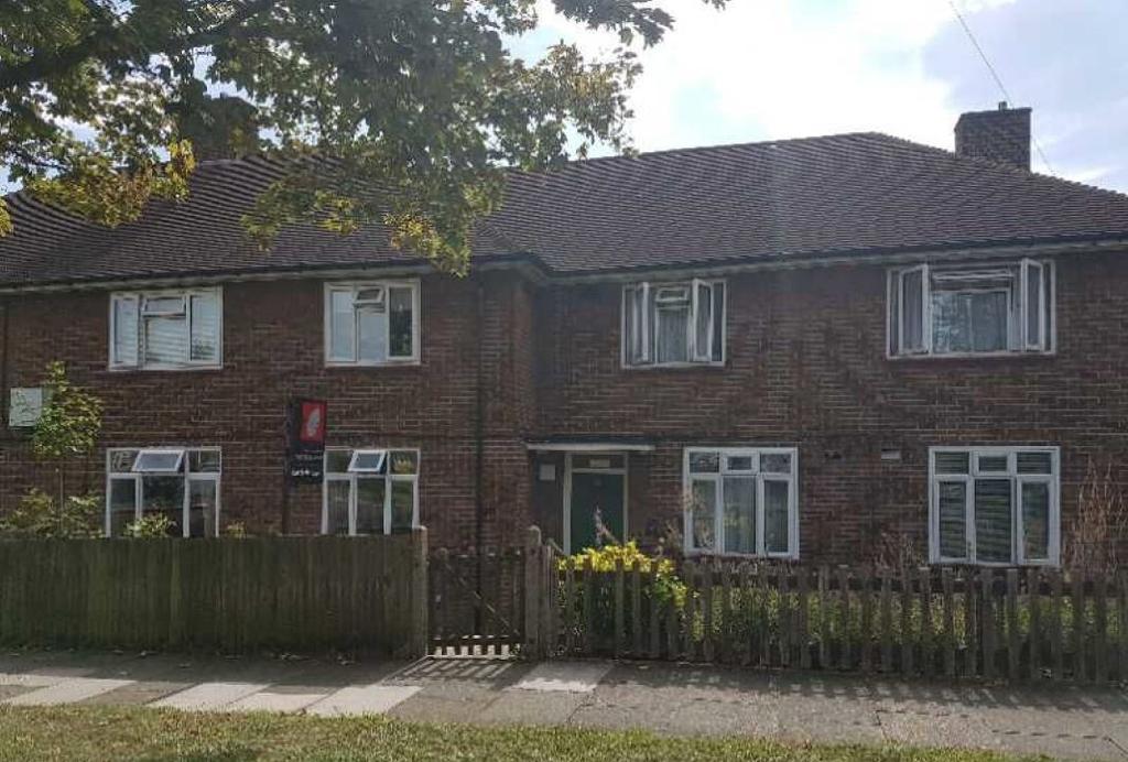 Restons Crescent London SE9 1 bed flat £1,400 pcm (£323 pw)