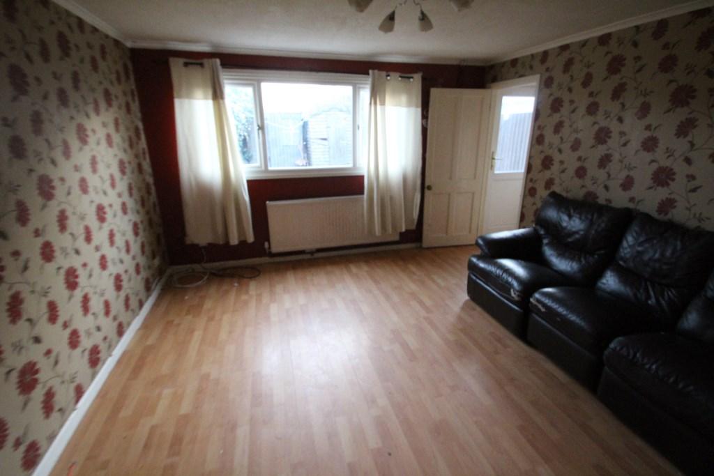 Thrales Close, Marsh Farm, Luton, LU3 3 bed terraced house for sale £