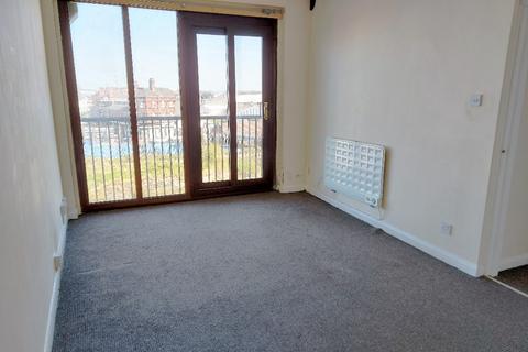 2 bedroom flat to rent, Charlotte Street, Hull, HU1