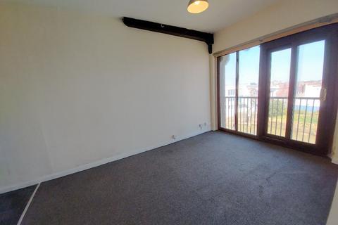 2 bedroom flat to rent, Charlotte Street, Hull, HU1