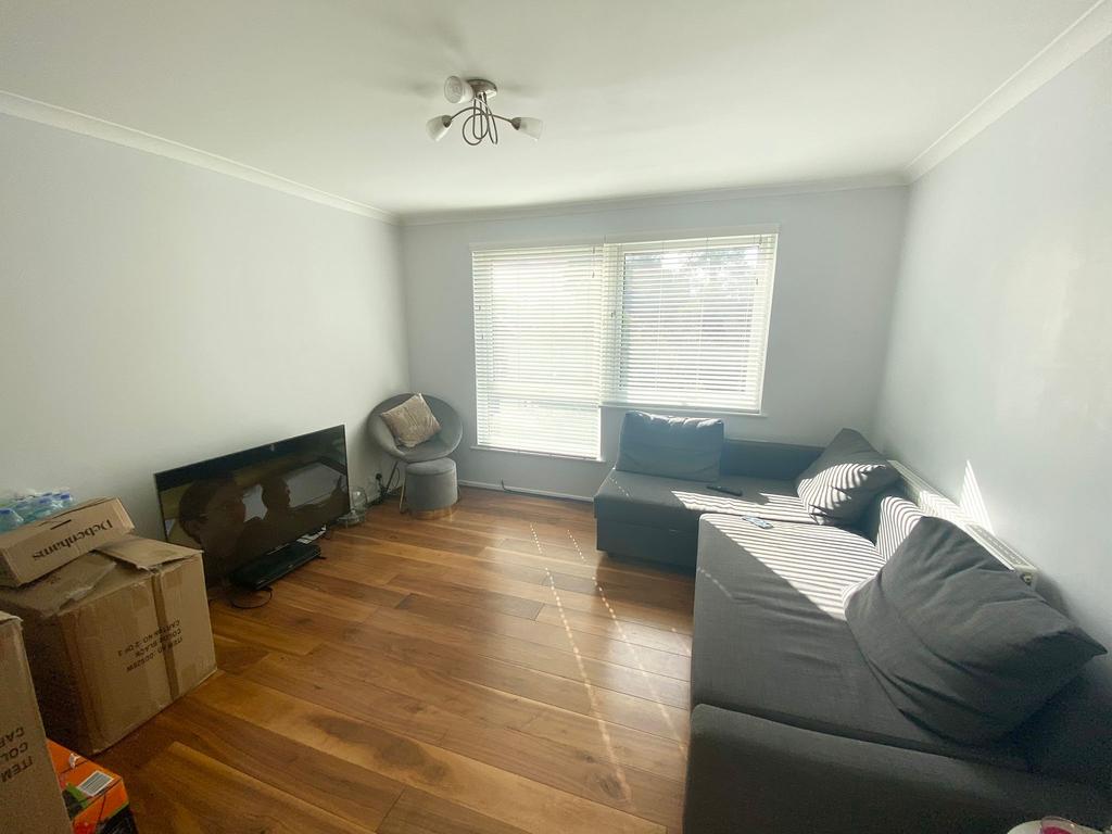 Murray Road, Northwood HA6 1 bed £1,300 pcm (£300 pw)