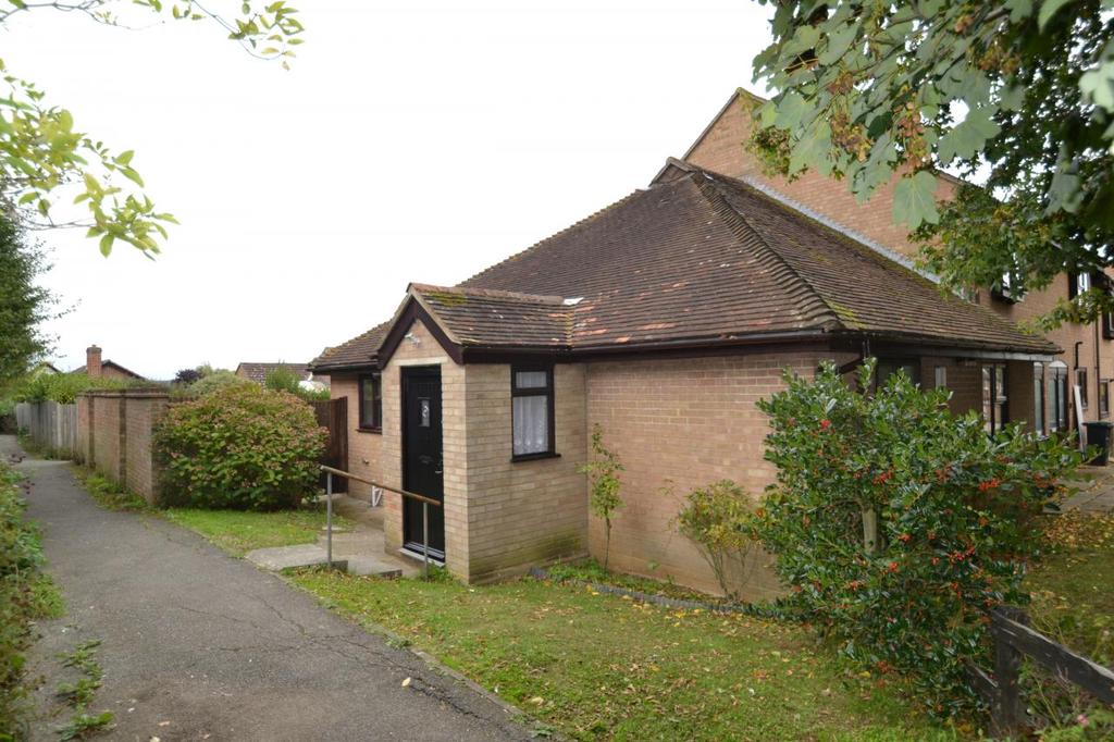 Gentain Close, Grove Green... 2 bed bungalow £1,250 pcm (£288 pw)