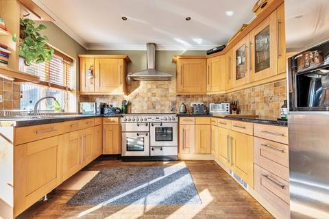 15 Vicarage Road, Sunbury-on-thames, TW16 7QQ