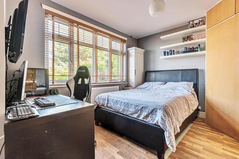 15 Vicarage Road, Sunbury-on-thames, TW16 7QQ