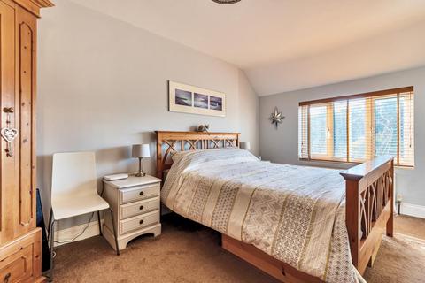 15 Vicarage Road, Sunbury-on-thames, TW16 7QQ