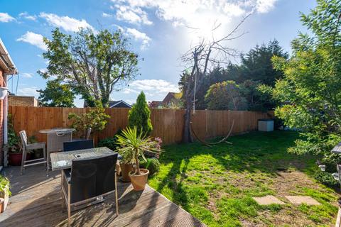 15 Vicarage Road, Sunbury-on-thames, TW16 7QQ