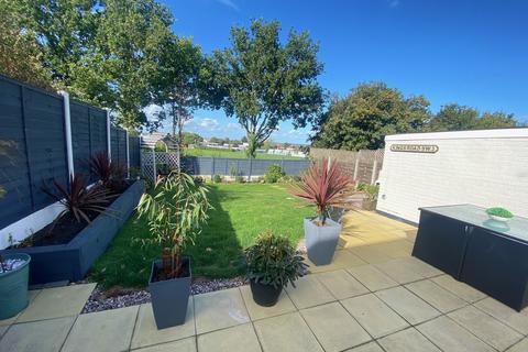 2 bedroom semi-detached bungalow for sale - Shearwater Avenue, Whitstable