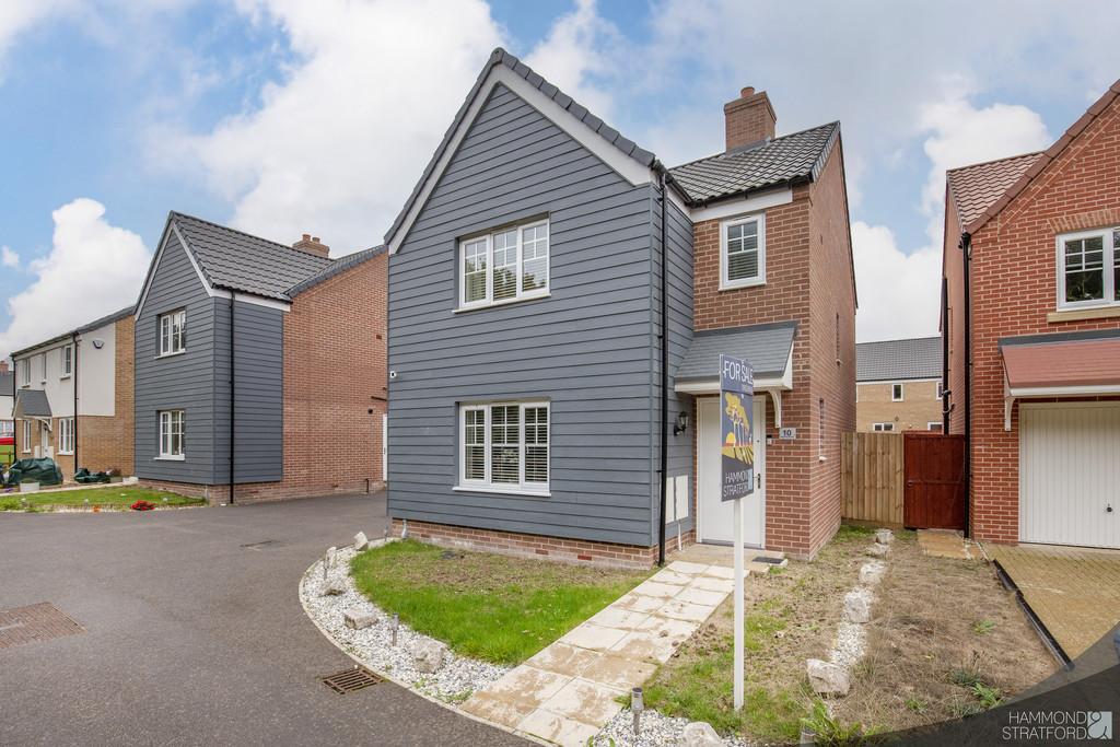 Clements Avenue, Wymondham 3 bed detached house for sale £325,000