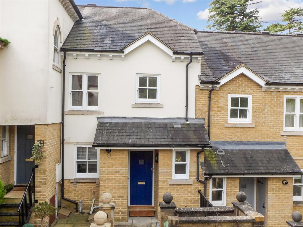 Badgers Holt, Tunbridge Wells, Kent 2 bed terraced house for sale £