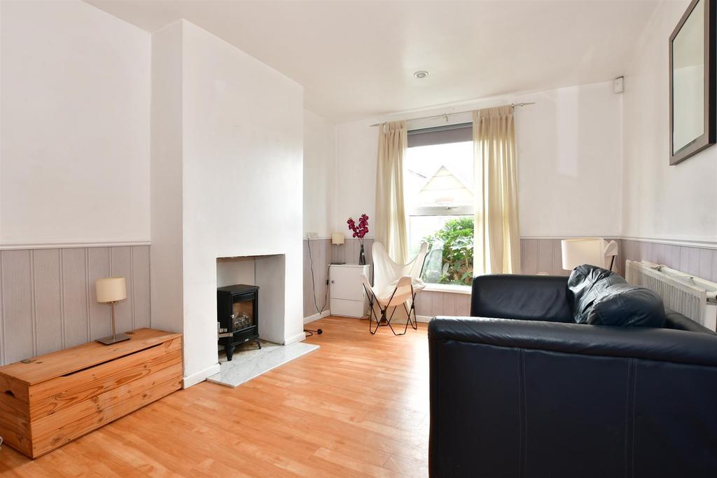 Fellows Road, Cowes, Isle of Wight 2 bed semidetached house £235,000