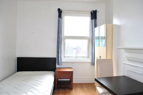 1 bedroom in a flat share to rent - Flat Share, Beckenham, BR3