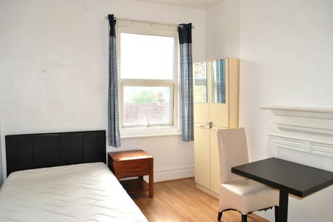 1 bedroom in a flat share to rent - Flat Share, Beckenham, BR3