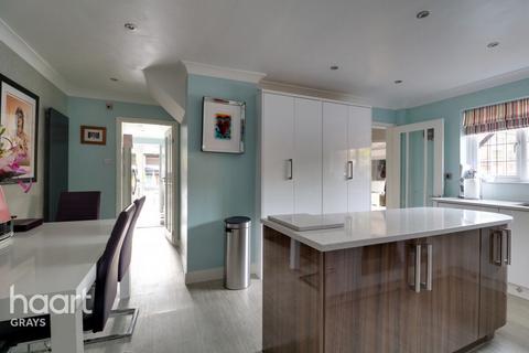 9 Catharine Close, Chafford Hundred, Grays, RM16 6QH