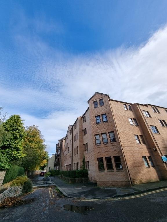 Oakshaw Street East, Paisley, Renfrewshire, PA1 1 bed flat £650 pcm