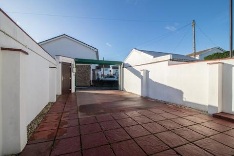 2 bedroom terraced house to rent, Merthyr Road, Whitchurch