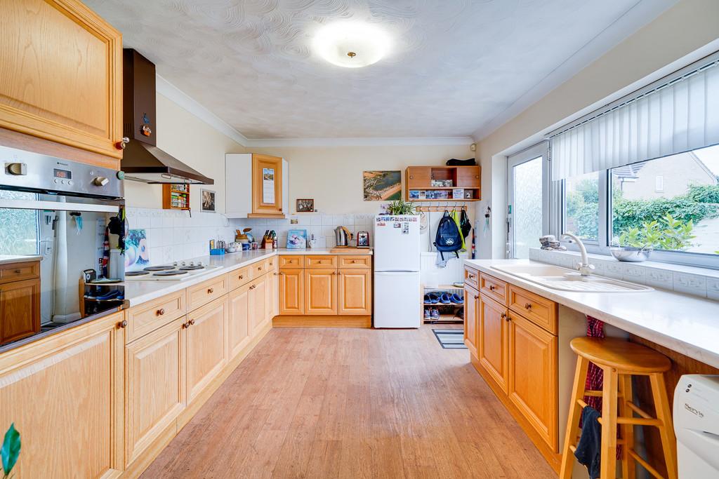 Station Road, Warboys 2 bed detached bungalow £300,000