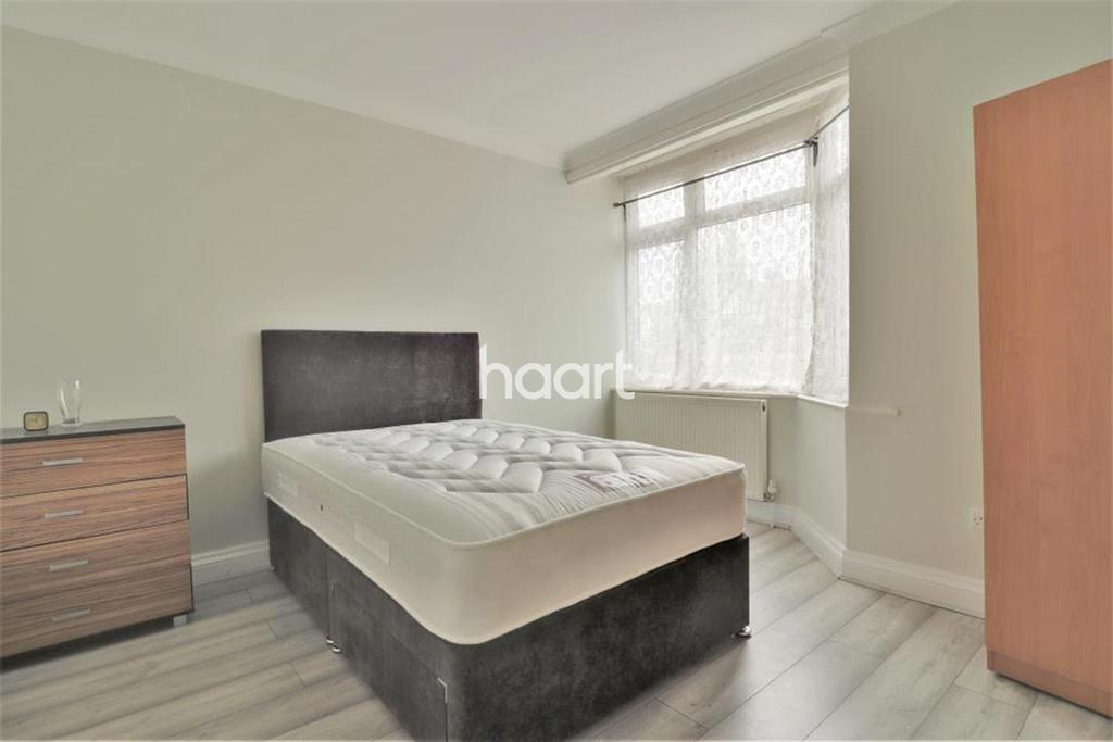 Ruislip Road 1 bed in a flat share £800 pcm (£185 pw)