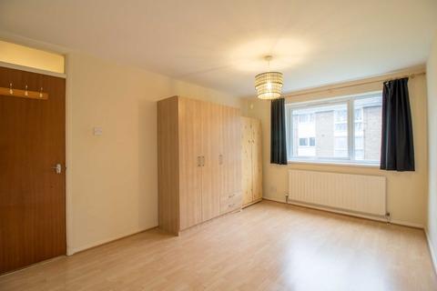 2 bedroom flat to rent - Mintern Close, Hedge Lane, London N13 5SY