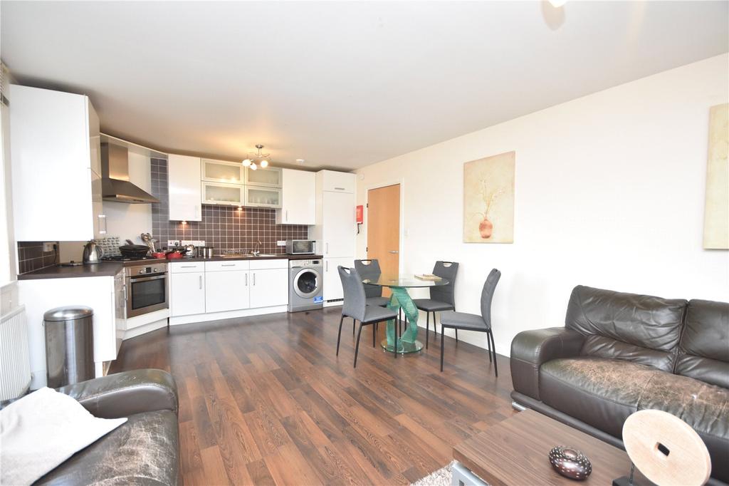 Bothwell Road, City Centre, Aberdeen... 2 bed flat £775 pcm (£179 pw)