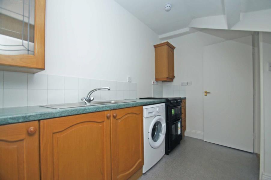 OAKWOOD AVENUE, OAKWOOD, LEEDS, LS8 2HZ 1 bed flat £625 pcm (£144 pw)