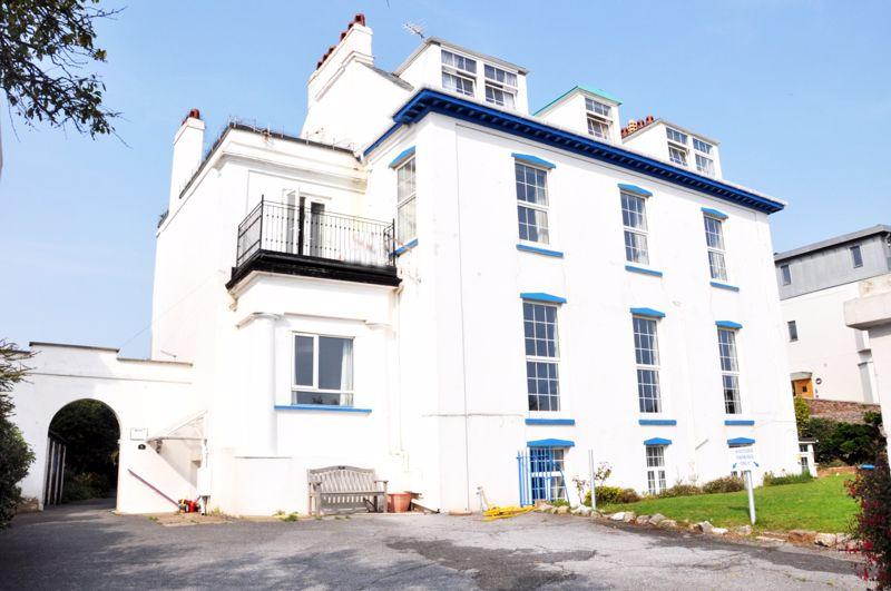 Trefusis Terrace, Exmouth 2 bed apartment £995 pcm (£230 pw)