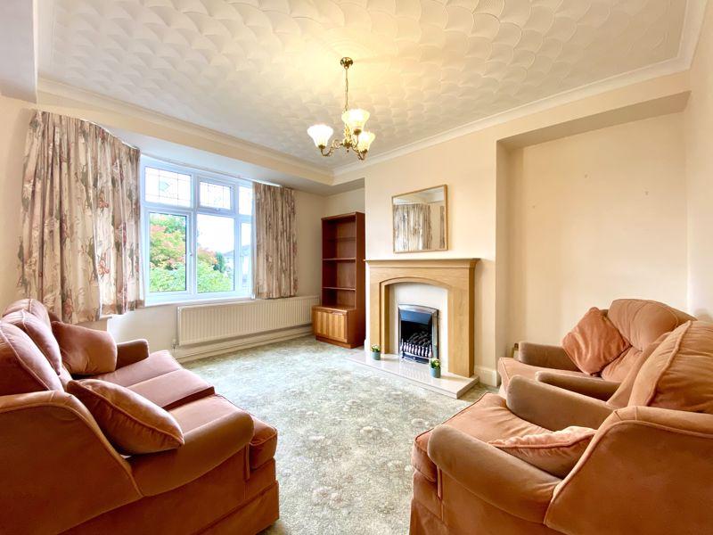 Cimla Crescent, Cimla, Neath, SA11 3NP 3 bed semidetached house £275,000