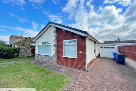 3 bedroom detached bungalow for sale - The Mall, Prestatyn