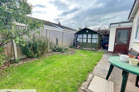 3 bedroom detached bungalow for sale - The Mall, Prestatyn