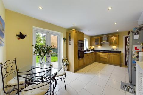 6 bedroom detached house for sale - Collings Avenue, Worcester, Worcestershire, WR4