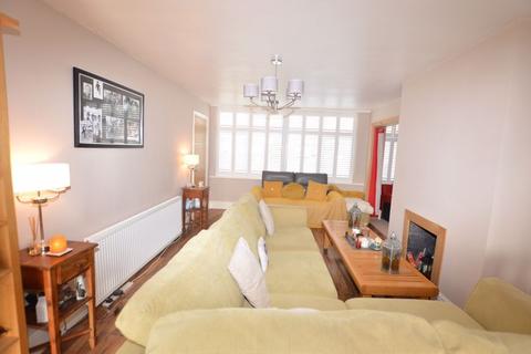 3 bedroom bungalow for sale - Halewood Avenue, Golborne, Warrington, WA3 3RG