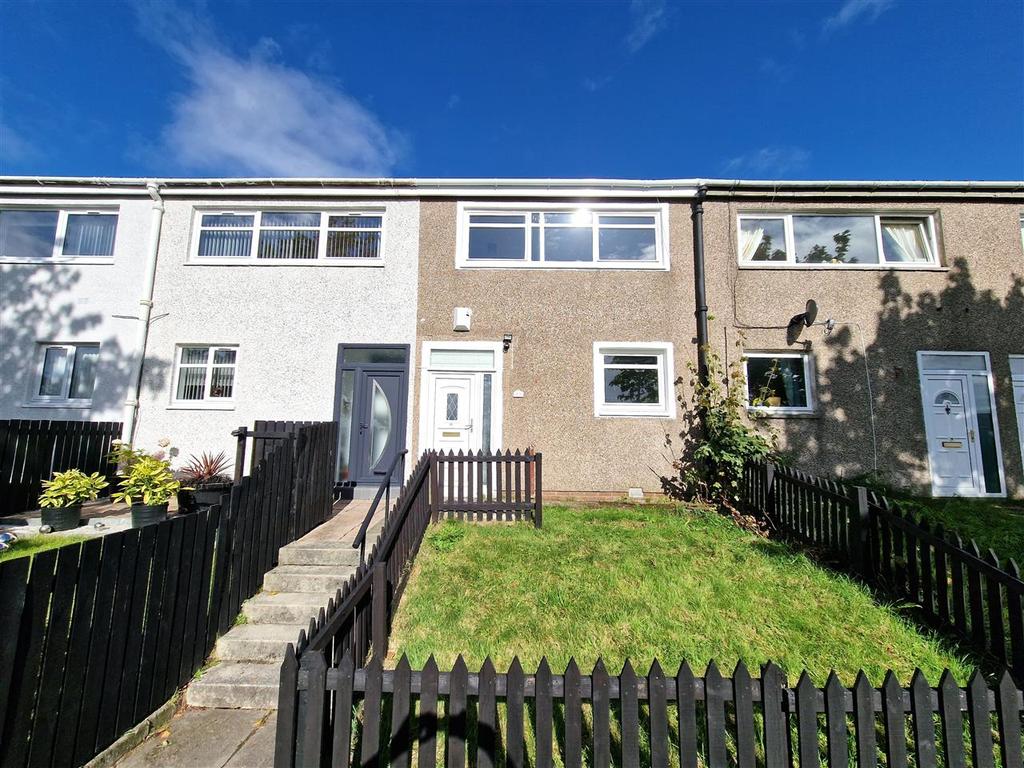 Kilchoan Road, Craigend, Glasgow 4 bed terraced house £1,095 pcm (£