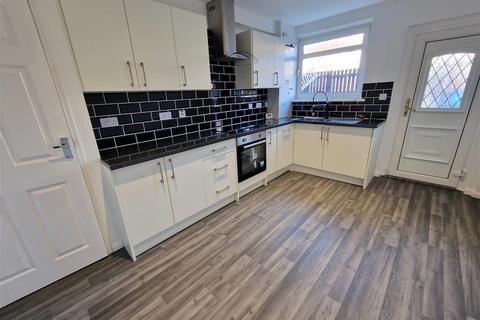 4 bedroom terraced house to rent, Kilchoan Road, Craigend, Glasgow