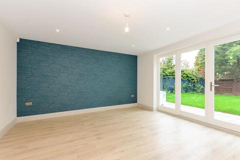 3 bedroom detached house for sale - Riefield Road, London, SE9