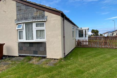 24 Glan Y Mor, Fairbourne, LL38 2BX