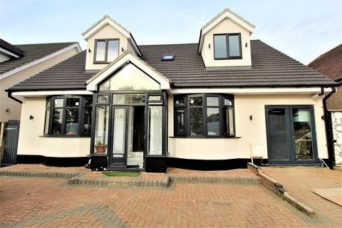 5 bedroom bungalow for sale, Lodge Lane, Grays