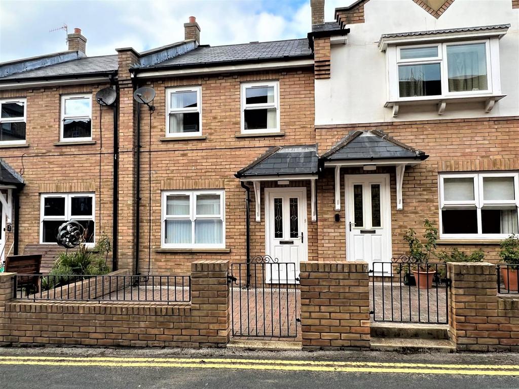 Belvedere Place, Scarborough 2 bed terraced house for sale £185,000
