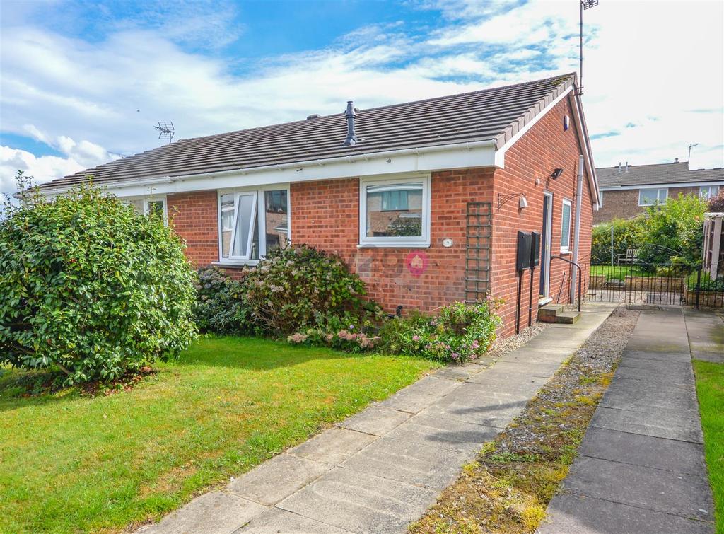 Oakworth Grove, Halfway, Sheffield, S20 2 bed semidetached bungalow
