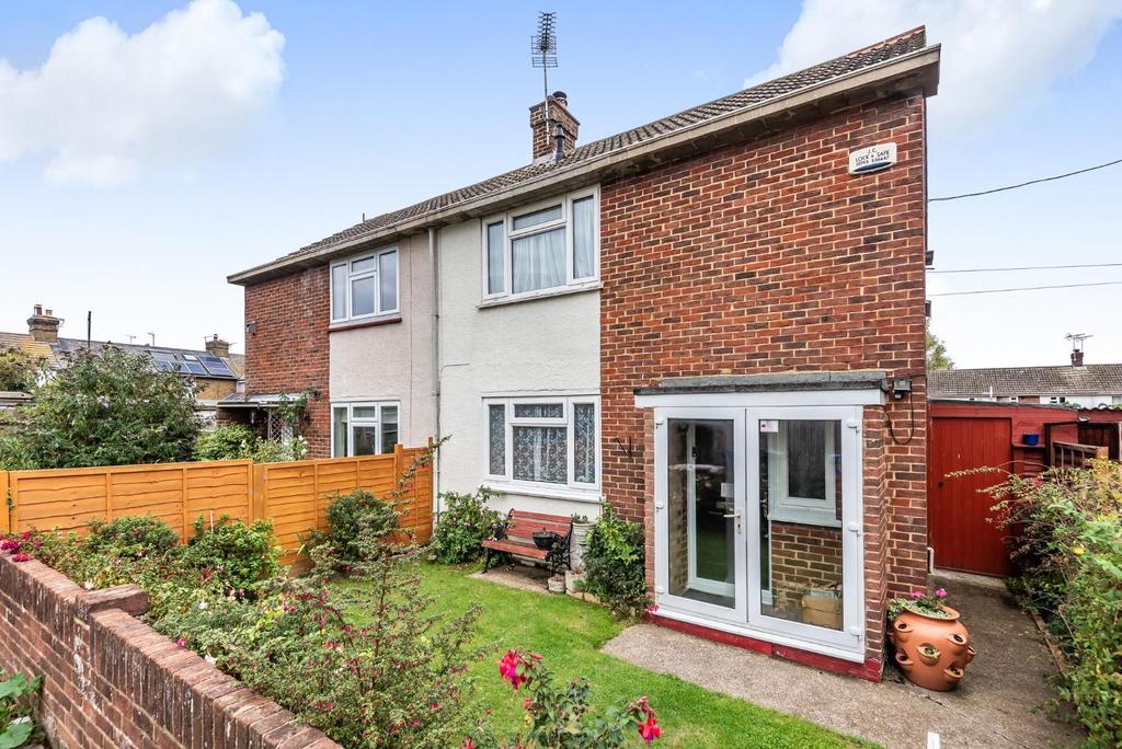 Kennedy Close, Faversham 2 bed semidetached house for sale £295,000