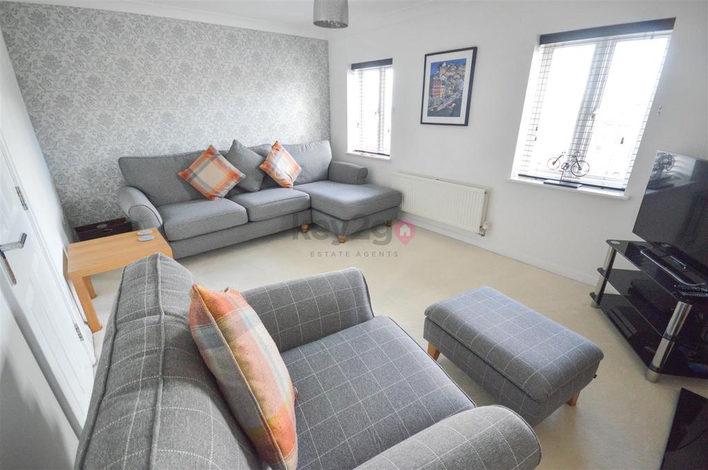Queen Street, Mosborough, Sheffield, S20 3 bed terraced house £275,000
