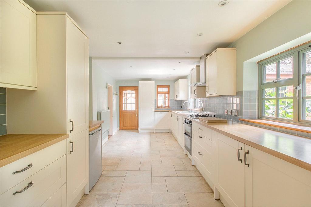 Frog End, Shepreth, Royston, SG8 4 bed detached house £2,200 pcm (£