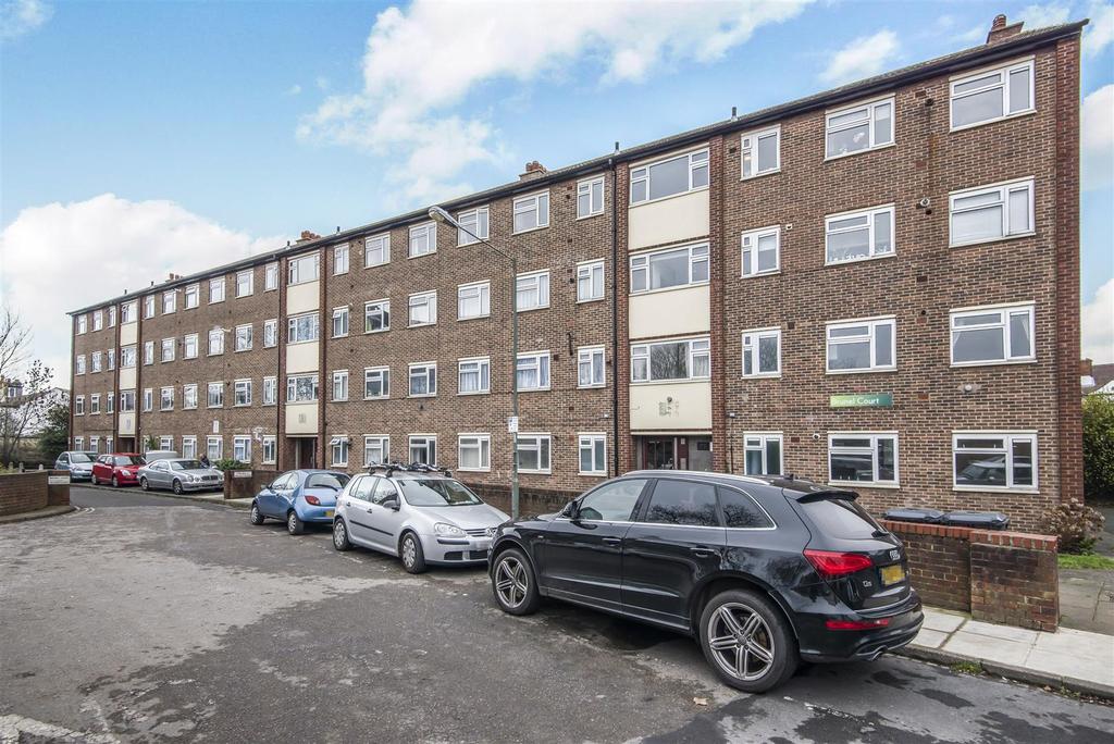Westfields Avenue, Barnes SW13 2 bed flat £1,850 pcm (£427 pw)