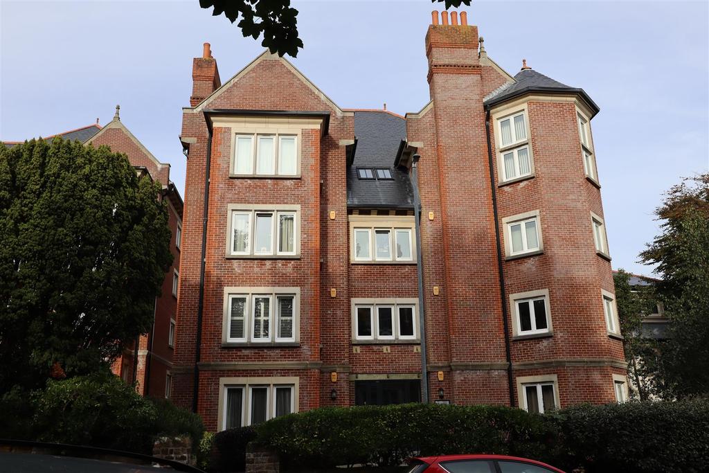 37 Brittany Road, St. LeonardsOnSea 2 bed apartment £1,100 pcm (£254 pw)