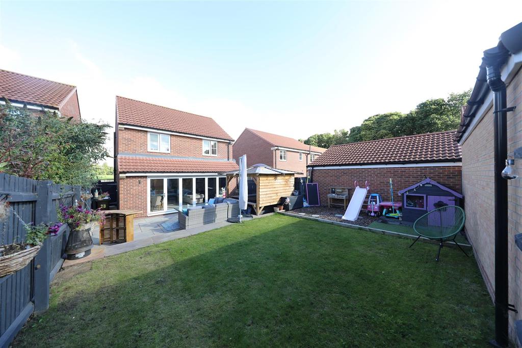 Holly Drive, Hessle 3 bed detached house £300,000