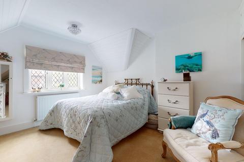The Lodge Hillside Drive, Gravesend, DA12 1NY