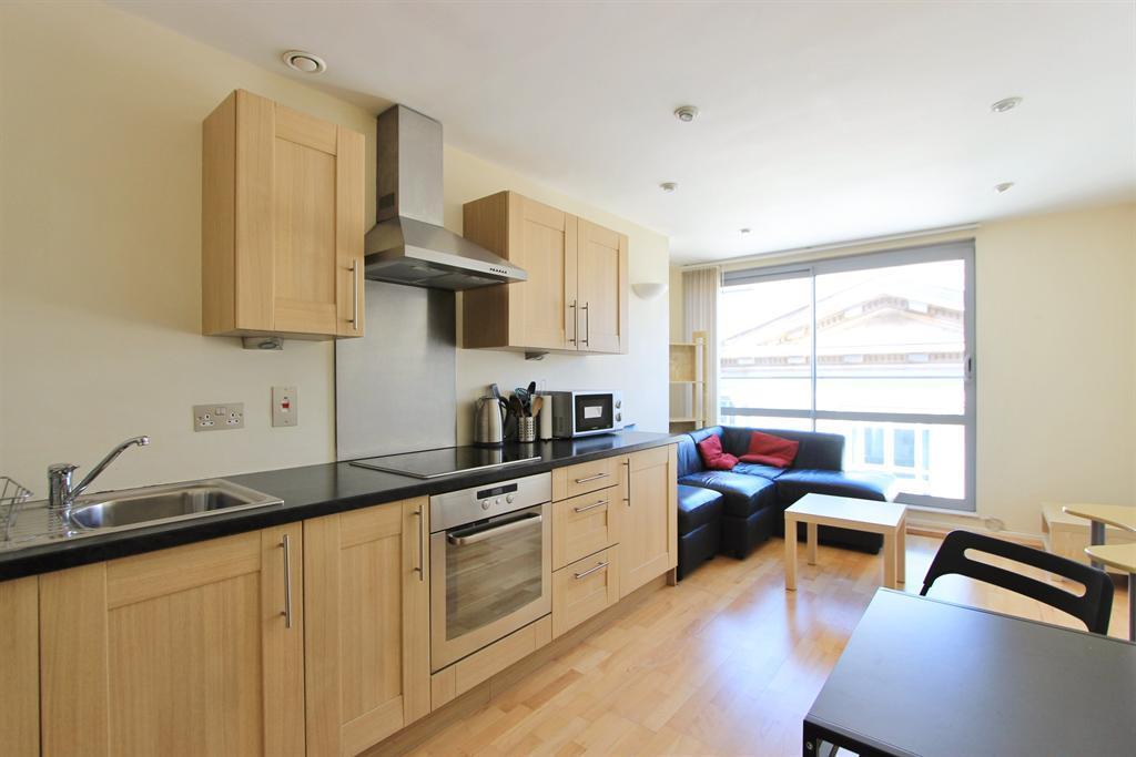 Broughton House, West Street... 1 bed flat £675 pcm (£156 pw)