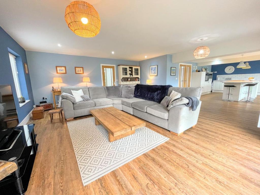Lounge/dining area