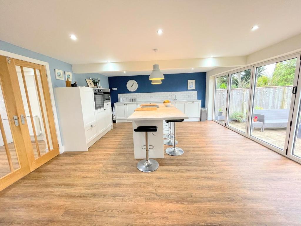 Kitchen/family room